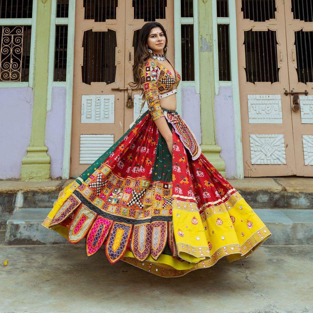 BEAUTIFUL LEHENGA CHOLI with DUPATTA