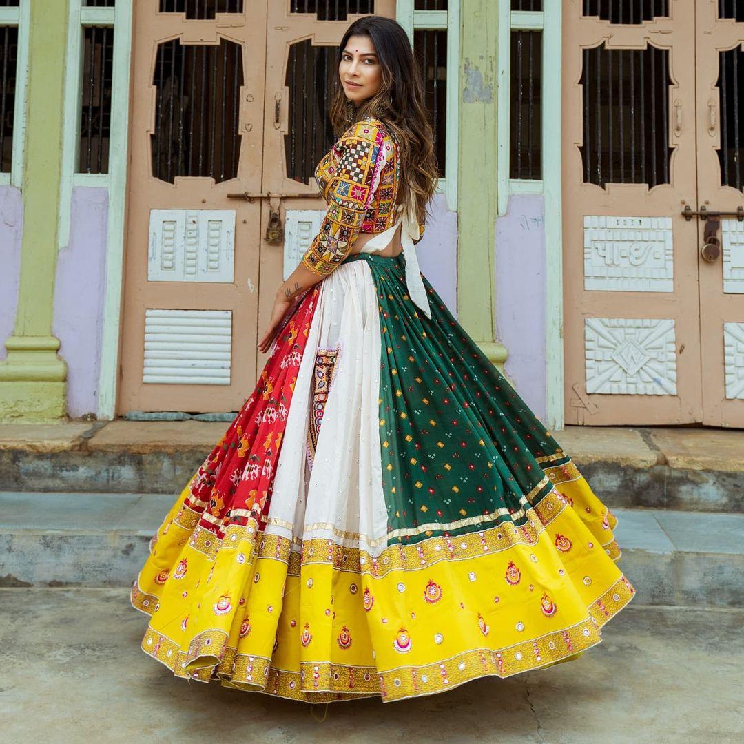 BEAUTIFUL LEHENGA CHOLI with DUPATTA